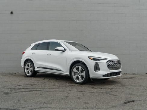 Used 2025 Audi Q5 Premium Plus w/ Premium Plus AWD/4WD image 9
