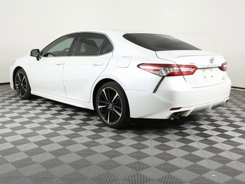 Used 2018 Toyota Camry XSE image 3