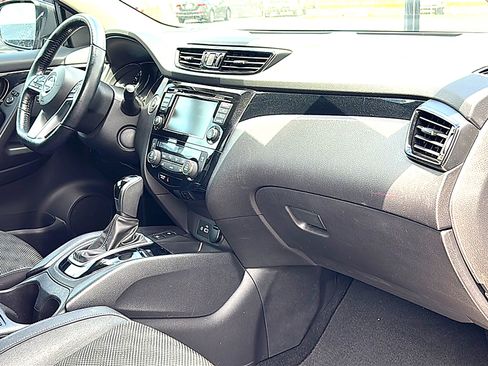 Used 2022 Nissan Rogue Sport SV w/ Technology Package FWD image 22