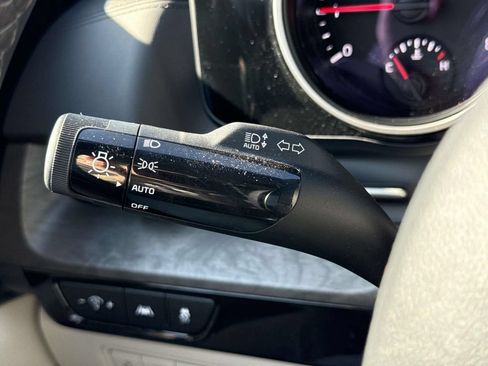 Used 2024 Kia Carnival EX FWD image 11