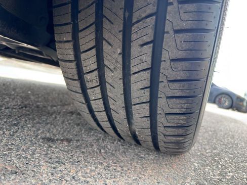 Used 2024 Tesla Model Y 2WD image 37