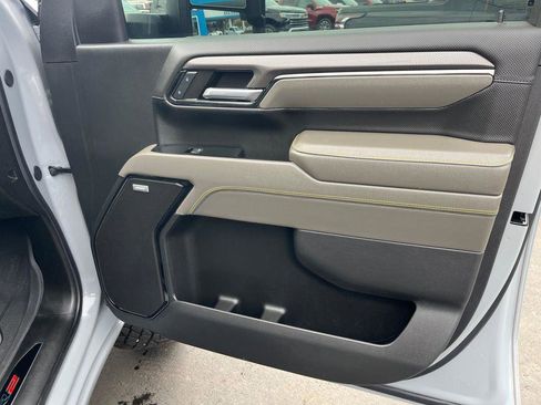 Used 2024 Chevrolet Silverado 2500 ZR2 w/ Technology Package image 28