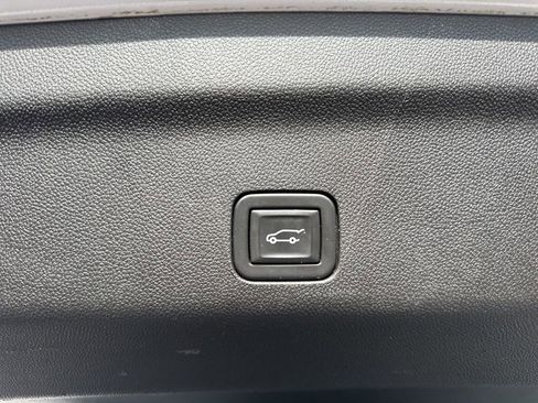 Used 2023 GMC Yukon SLT image 17