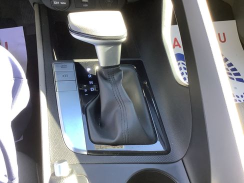 Used 2025 Hyundai Elantra SE FWD image 17
