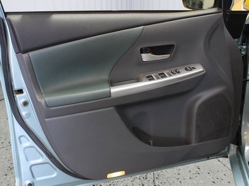 Used 2013 Toyota Prius V Three image 42