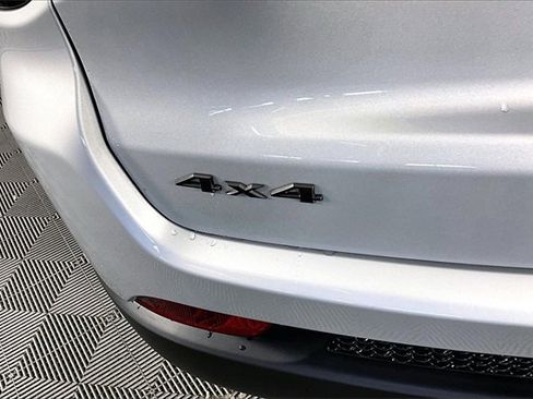 New 2026 Jeep Compass Latitude image 10