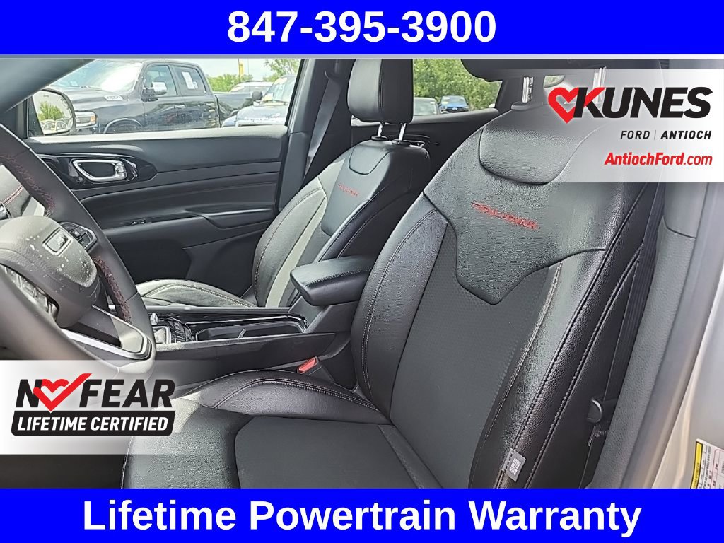 Used 2025 Jeep Compass Trailhawk AWD/4WD image 15