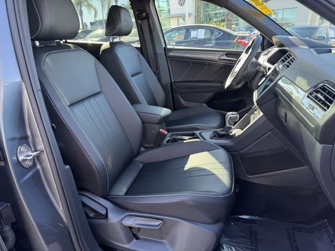 Used 2022 Volkswagen Tiguan SE R-Line image 39