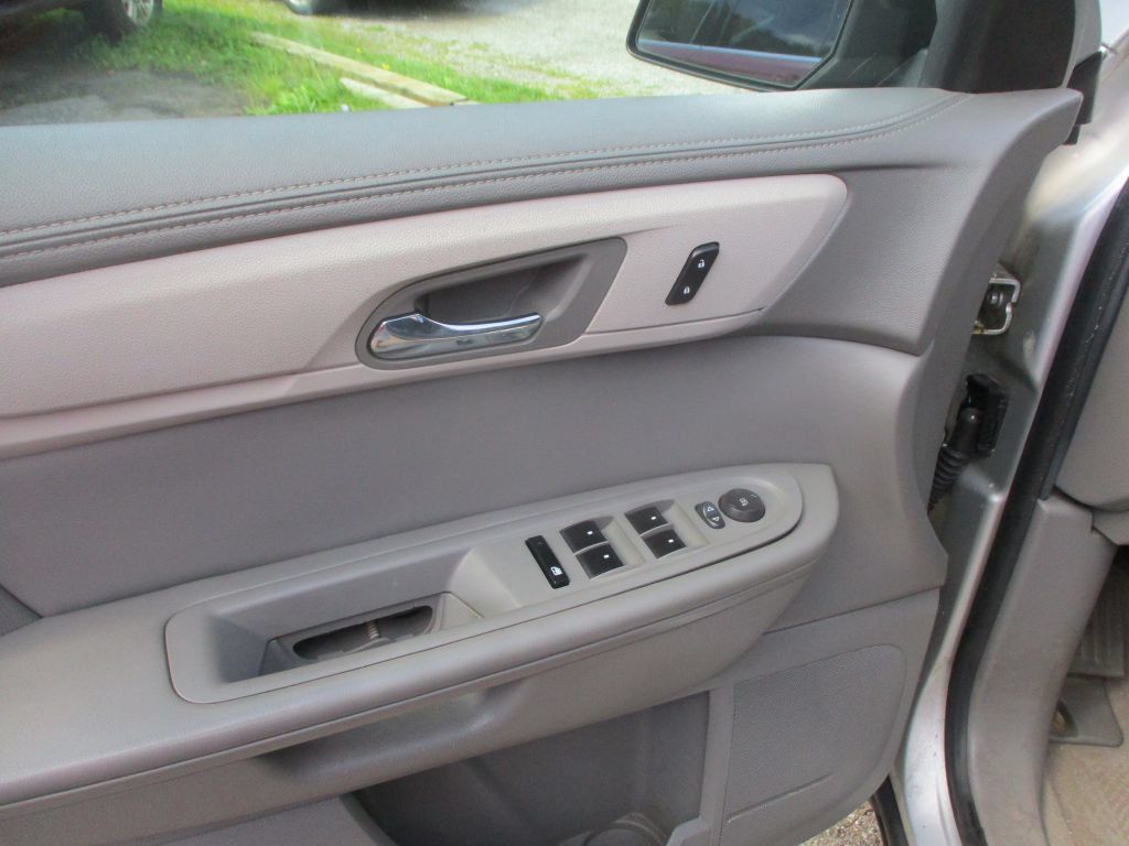 Used 2014 Chevrolet Traverse LS FWD image 11