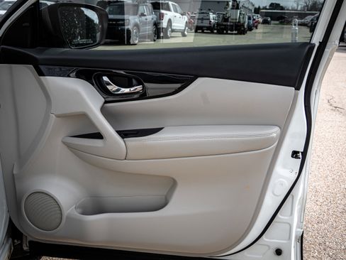 Used 2019 Nissan Rogue Sport SV w/ All-Weather Package image 19