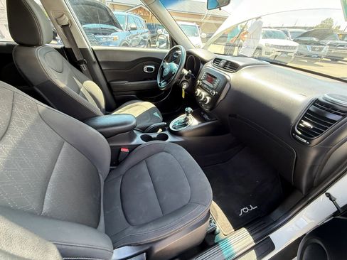 Used 2016 Kia Soul EV image 18