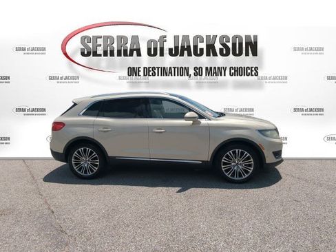 Used 2016 Lincoln MKX Reserve w/ Technology Package FWD image 9