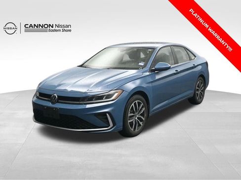 Used 2025 Volkswagen Jetta SE FWD image 1