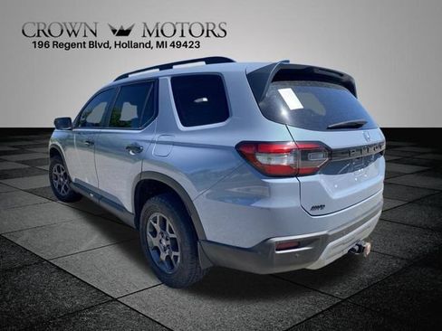 Used 2025 Honda Pilot TrailSport image 9