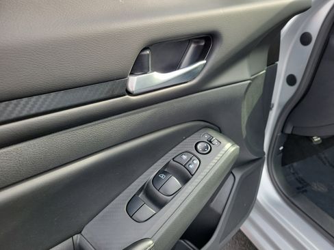 Used 2024 Nissan Altima 2.5 SV image 18