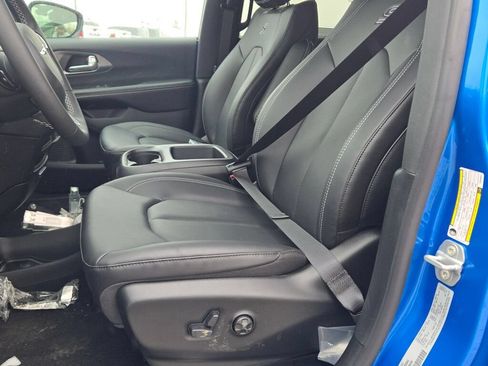 New 2026 Chrysler Pacifica Select w/ S Appearance Package AWD/4WD image 25