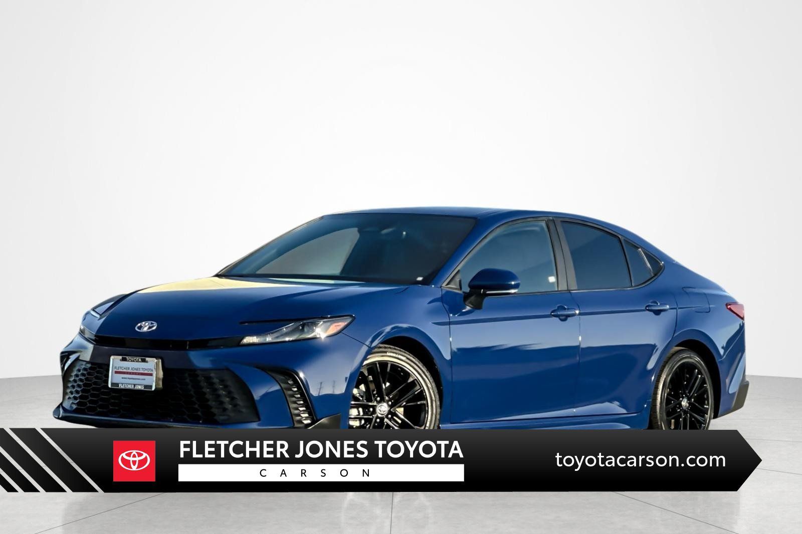 Used 2025 Toyota Camry SE w/ Convenience Package FWD image 1