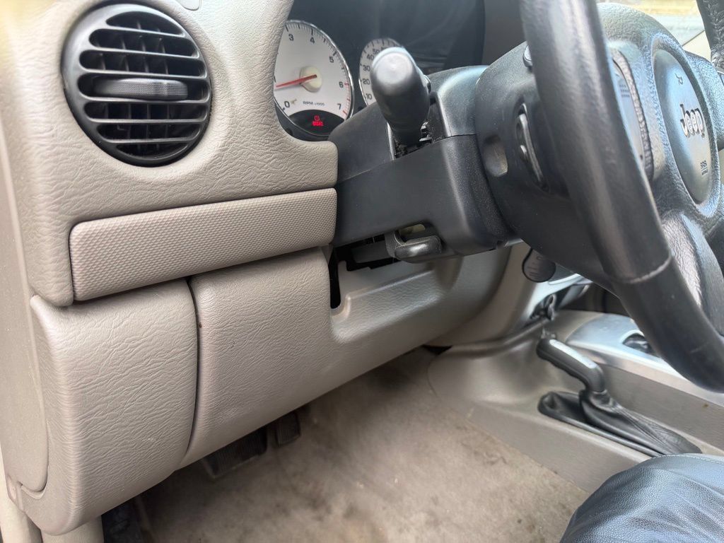 Used 2002 Jeep Liberty Limited AWD/4WD image 21