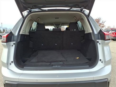 Used 2024 Nissan Rogue SV image 9