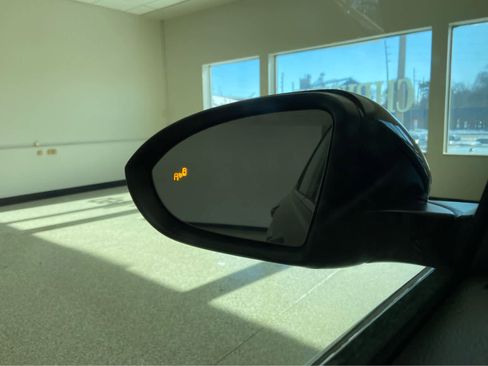 Used 2024 Volkswagen Jetta SE image 32