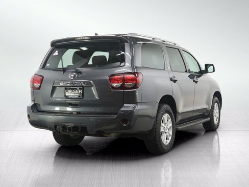 Used 2018 Toyota Sequoia SR5 AWD/4WD image 5