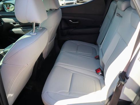 Used 2025 Hyundai Santa Cruz SEL FWD image 10