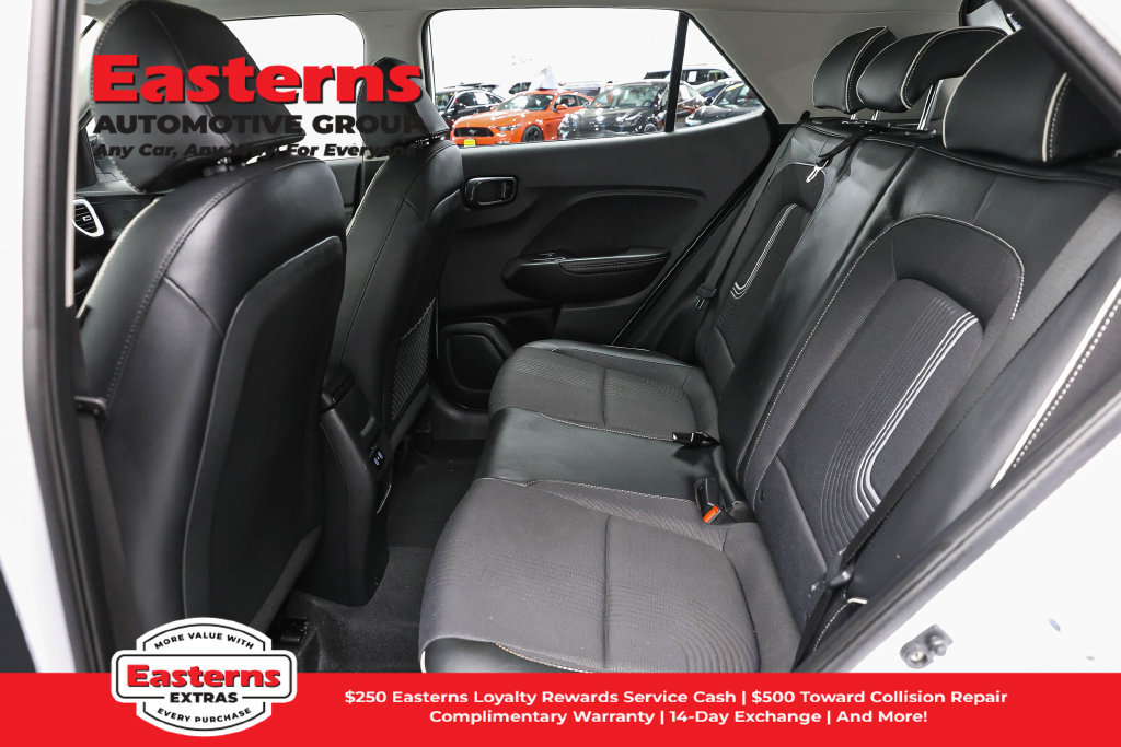 Used 2025 Hyundai Venue Limited FWD image 22