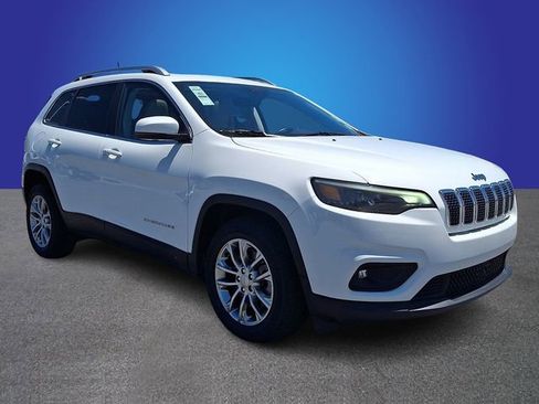 Used 2021 Jeep Cherokee Latitude Plus w/ Sun & Sound Group FWD image 3