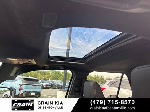 Used 2025 Toyota 4Runner Limited AWD/4WD image 17