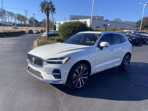 Certified 2023 Volvo XC60 B5 Ultimate w/ Climate Package image 3