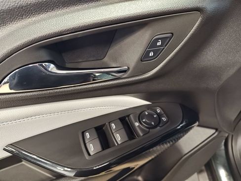 Used 2025 Chevrolet Trax LT FWD image 17