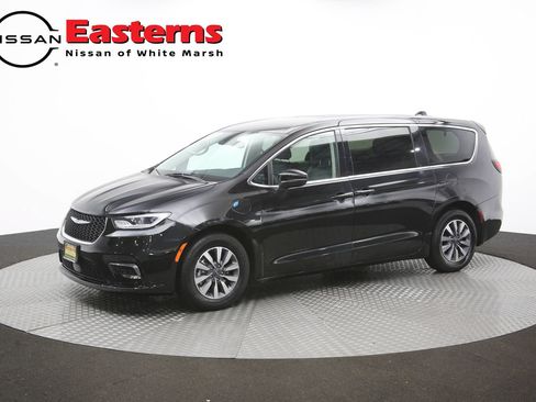 Used 2023 Chrysler Pacifica Touring-L FWD image 59