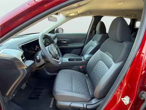 Used 2026 Nissan Kicks SV w/ Cold Weather Package FWD image 17