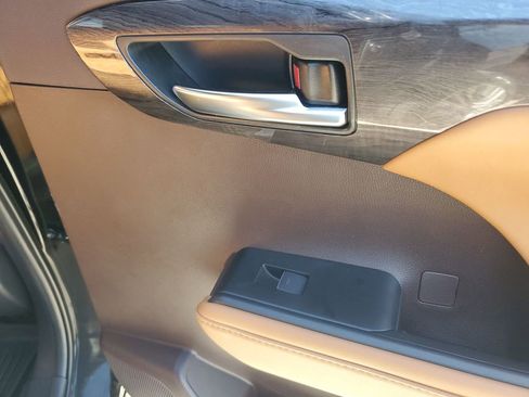 Certified 2021 Toyota Highlander Platinum image 49