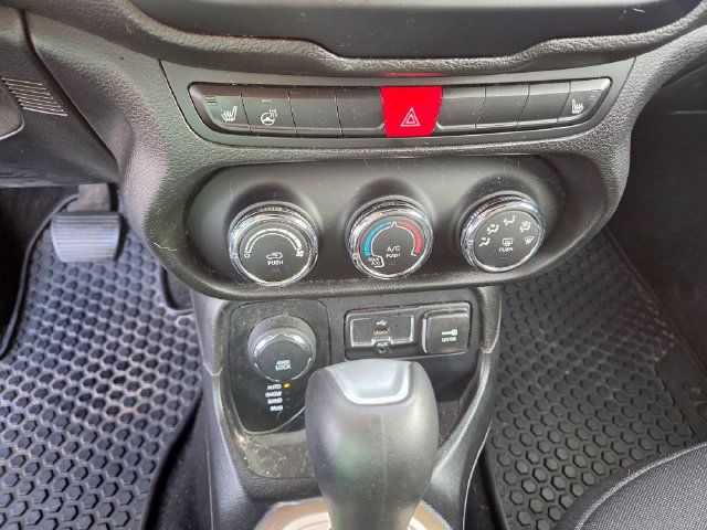 Used 2016 Jeep Renegade Latitude w/ Cold Weather Group AWD/4WD image 8