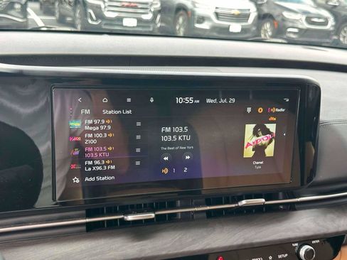 Used 2024 Kia Carnival EX FWD image 27