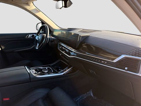 Used 2024 BMW X7 xDrive40i image 16