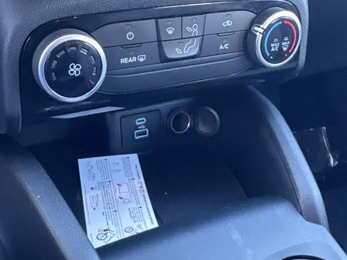 Used 2022 Ford Escape SE w/ SE Sport Appearance Package image 29