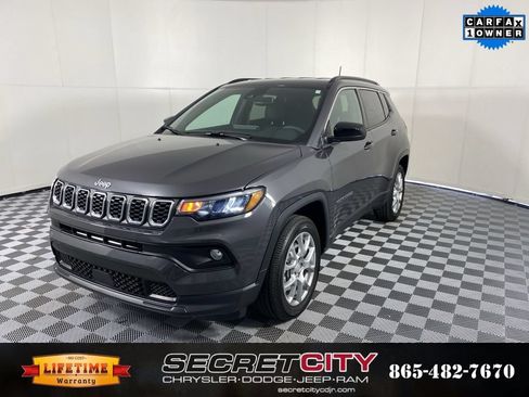 Used 2024 Jeep Compass Latitude AWD/4WD image 3