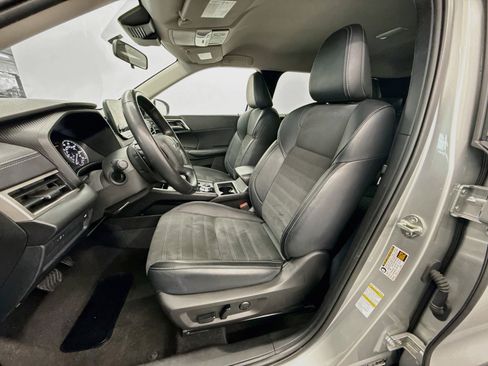 Used 2024 Mitsubishi Outlander SE FWD image 13