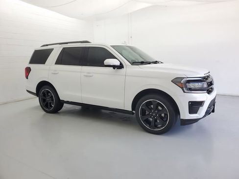 Used 2023 Ford Expedition Limited image 4