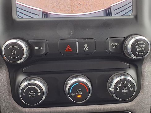 Used 2024 RAM 2500 Big Horn AWD/4WD image 6