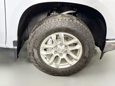 Used 2024 Chevrolet Silverado 1500 LT AWD/4WD image 31