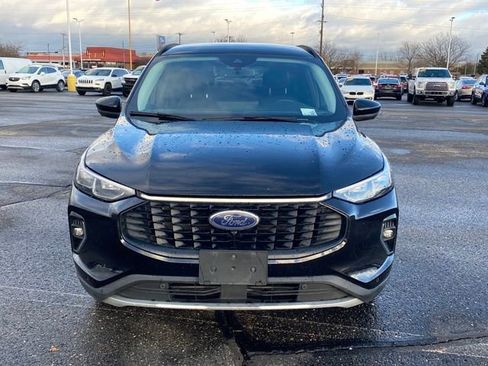 Used 2023 Ford Escape Platinum image 2