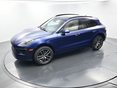 Certified 2024 Porsche Macan AWD/4WD image 34