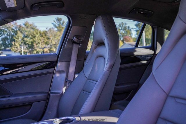 Used 2020 Porsche Panamera RWD image 29