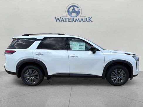 New 2026 Nissan Pathfinder SV w/ SV Premium Package FWD image 6