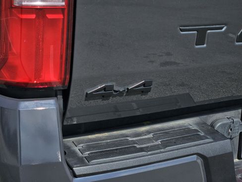 Used 2025 Toyota Tacoma TRD Sport AWD/4WD image 6