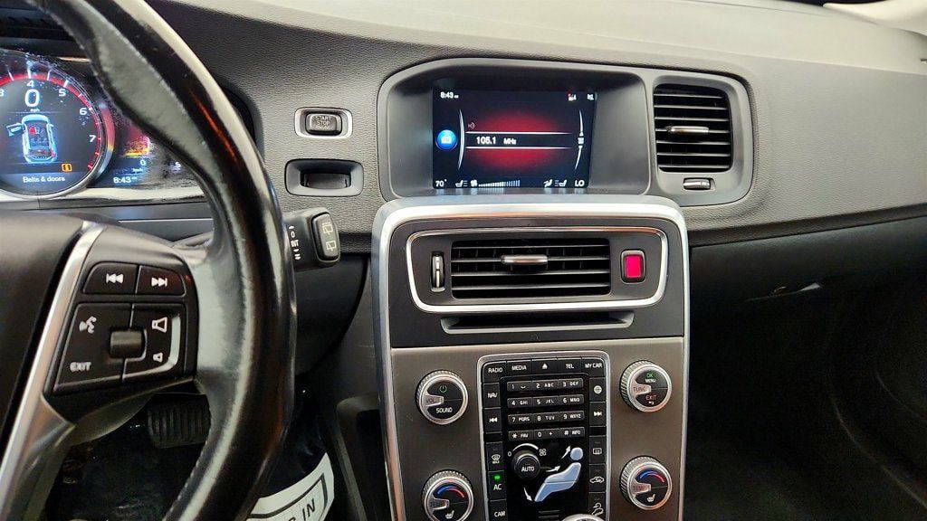 Used 2015 Volvo V60 T5 Cross Country w/ Convenience Package AWD/4WD image 17