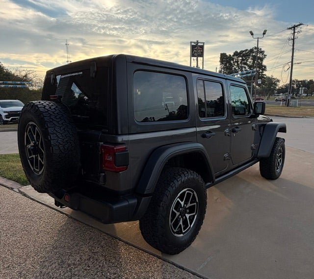 Used 2024 Jeep Wrangler Unlimited Rubicon w/ Technology Group AWD/4WD image 7